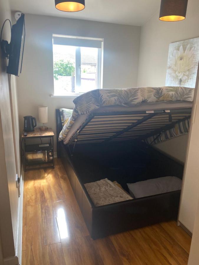 Private Room And Bathroom With Private Entrance Near Warwick Town Centre Екстериор снимка